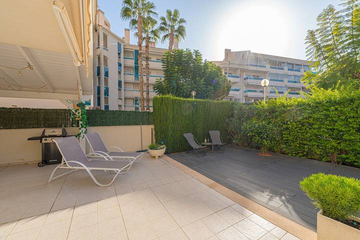 Entire apartment, Apartment 'Estrella Ii Ba Spaniahome' with Terrace, Shared Pool & Wi-Fi in L'Albir, Alfàs del Pi