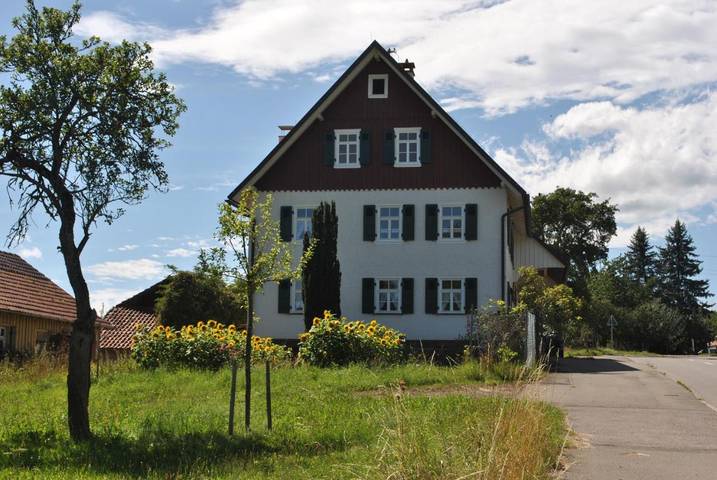 Ferienhaus für 7 Personen, mit Terrasse und Garten sowie Ausblick in Neuweiler
