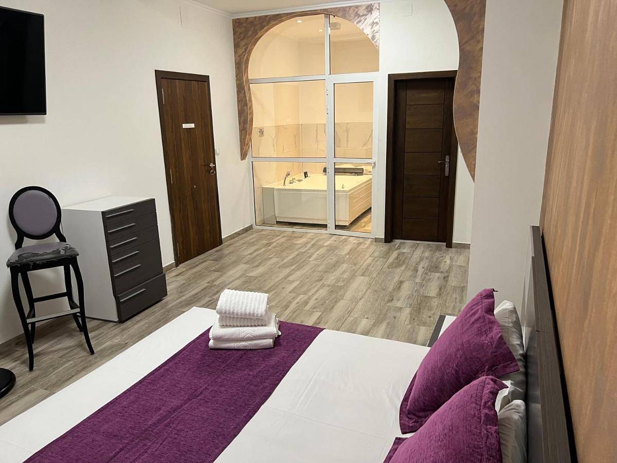 Deluxe Queen Room in El Barrio, Alicante