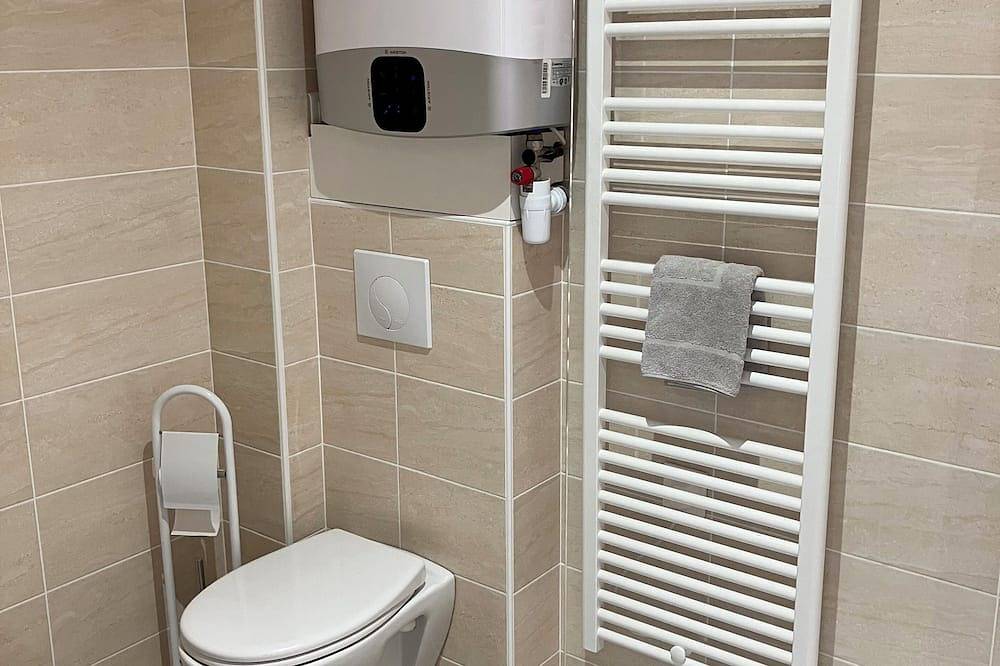 Appartement entier, T1 tout équipé / Parking privé / 5mn Centre ville / 5mn Chd in La Roche-sur-Yon, Vallée de la Loire