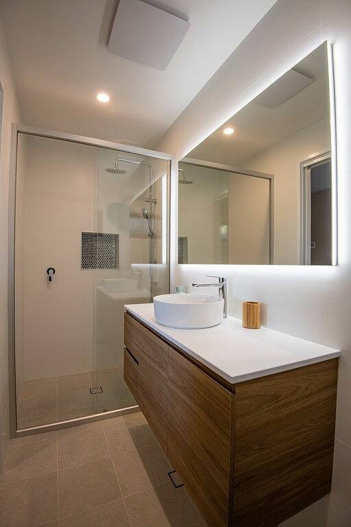 3bed 3bath house with lake views. 10mins from Jindabyne. 30 mins to ski tube in East Jindabyne, New South Wales