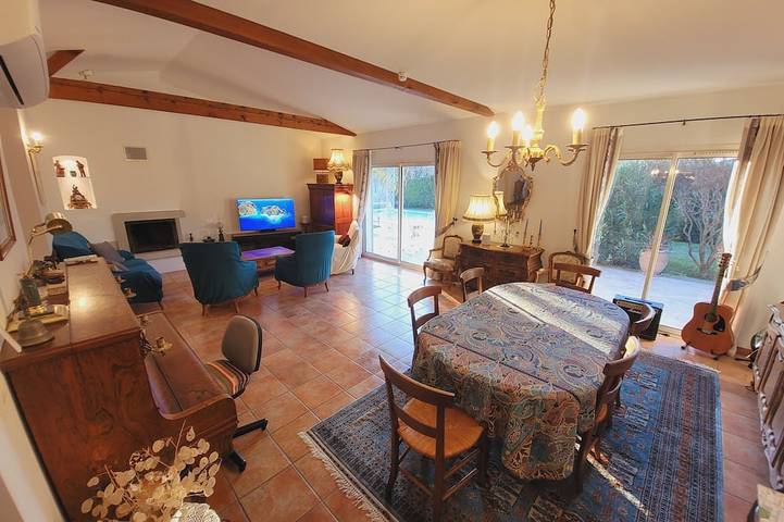 Lavender Villa  ★ 300m from the heart of the town in L'Isle-sur-la-Sorgue, Vaucluse