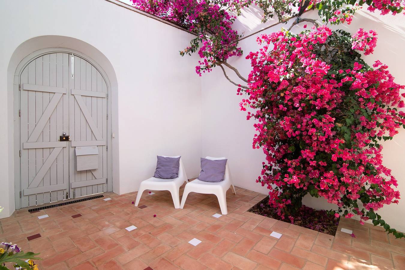 Villa 'Casa Rosa' com terraço privado e Wi-Fi in São Brás de Alportel, Distrito de Faro
