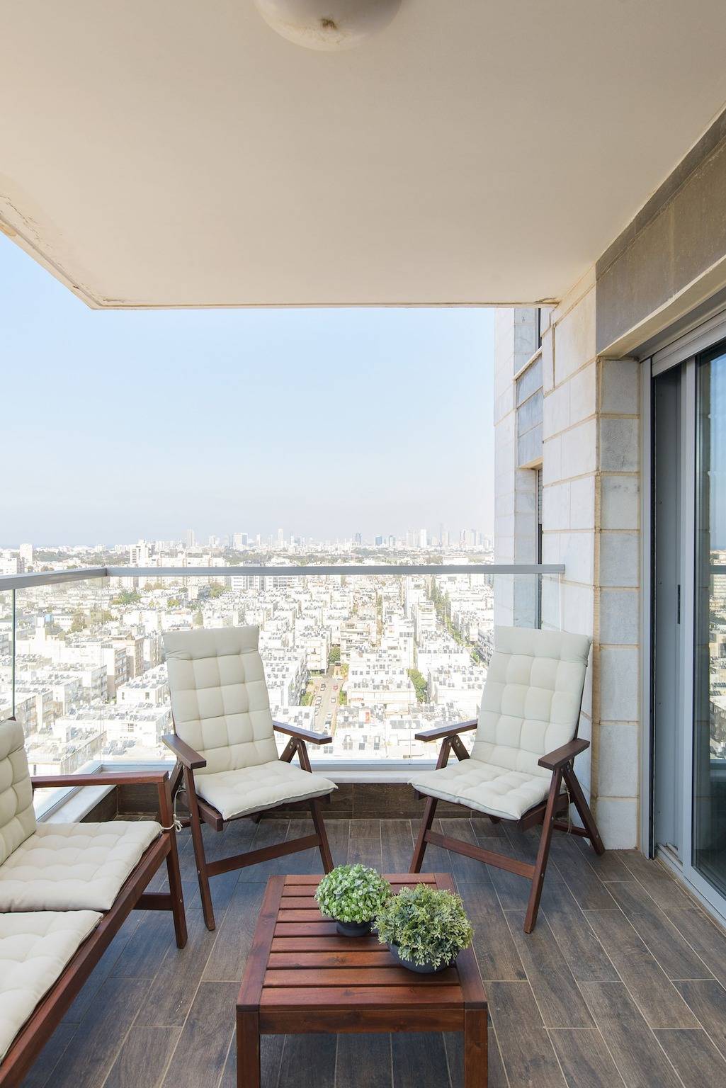 Apartamento entero, Mamad Deluxe Apt & Terrace with City Overview by Feelhome in Jolón, Distrito de Tel Aviv