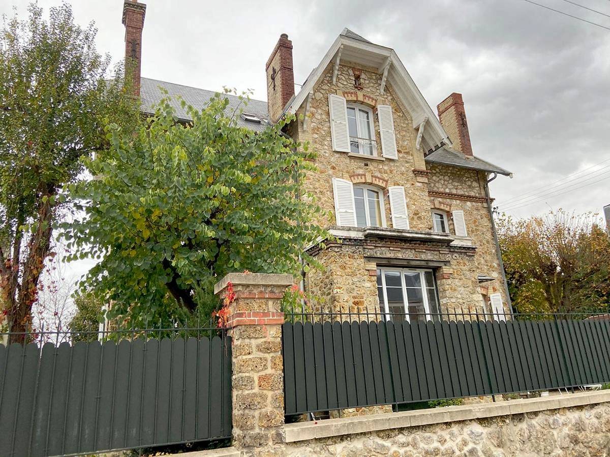 Twin Room in Le Chesnay, Yvelines