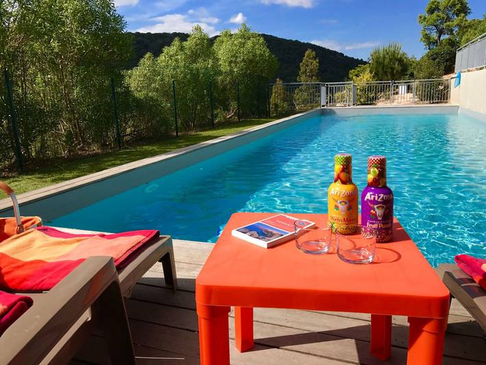 Maison de vacances pour 6 personnes, avec terrasse ainsi que jardin et piscine à Bonifacio