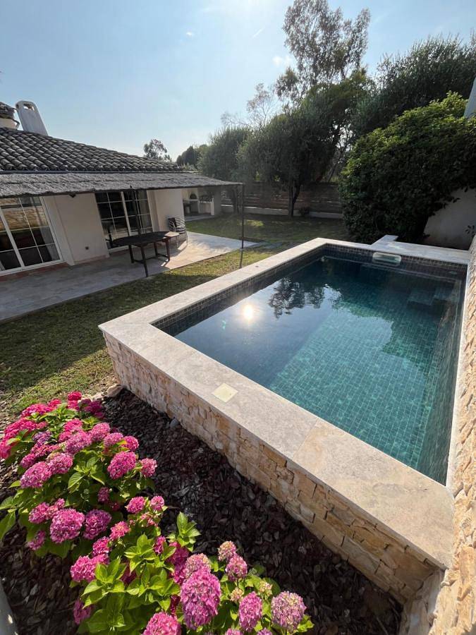 Location de vacances pour 5 personnes, avec jardin ainsi que piscine et vue dans Parc de Vaugrenier - 4