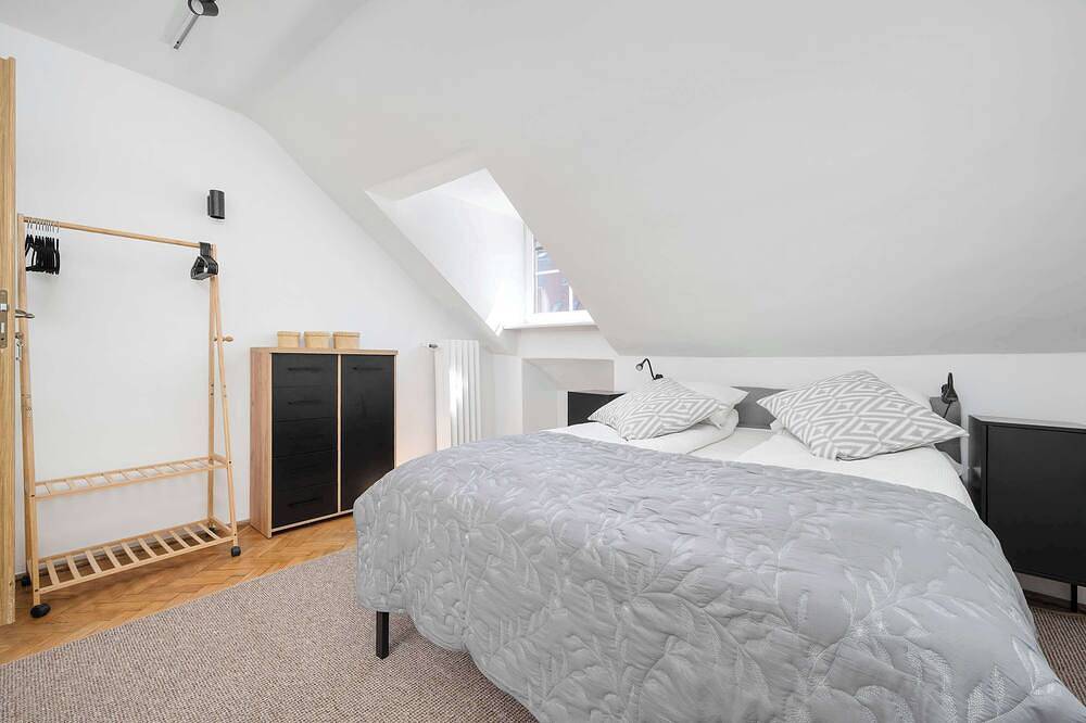 Ganze Wohnung, Geräumige Wohnung am Marktplatz von Breslau | Balkon in Breslau, Niederschlesien