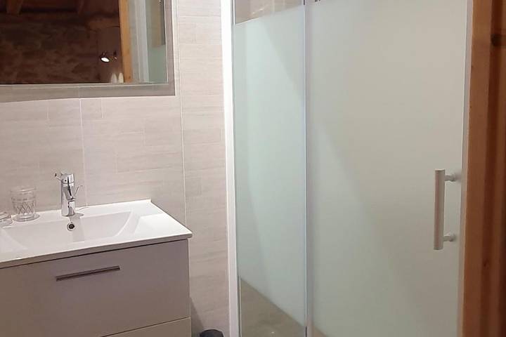 Location de vacances pour 4 personnes, avec vue ainsi que piscine et jardin à Chirac - 2