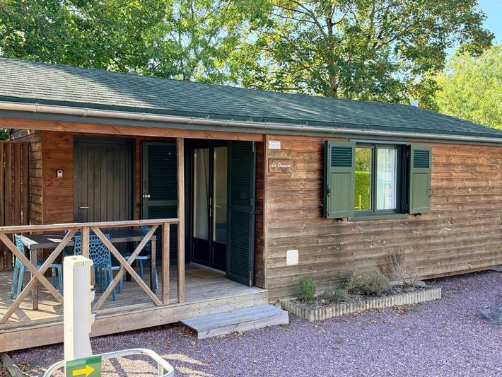 Camping pour 6 personnes, avec Terrasse et Jacuzzi ainsi que Jardin et Piscine