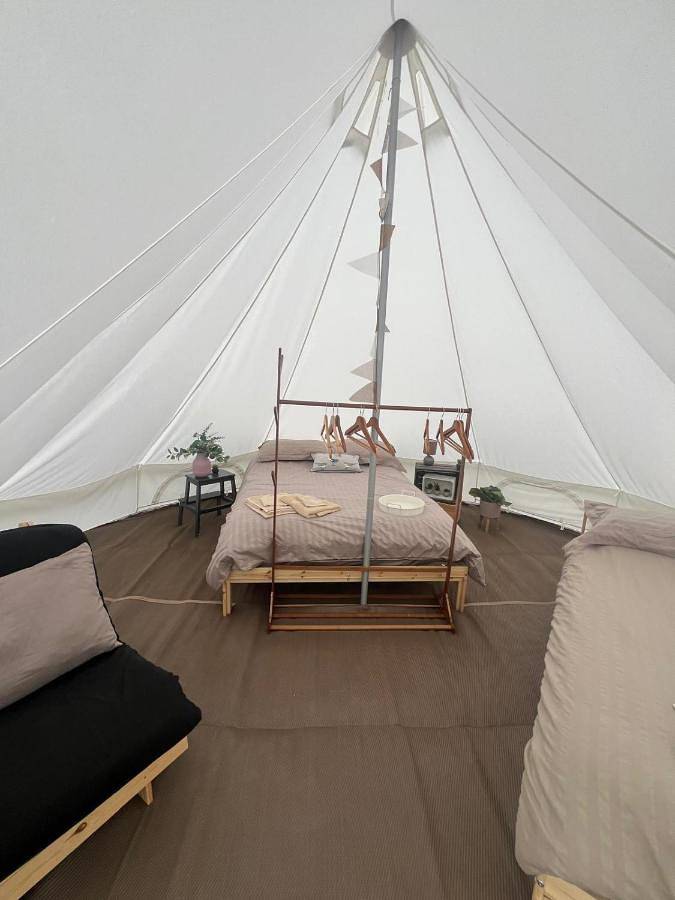 Tente Cloche de Vigne - Glamping on a Vineyard in Savigné, Vienne (France)