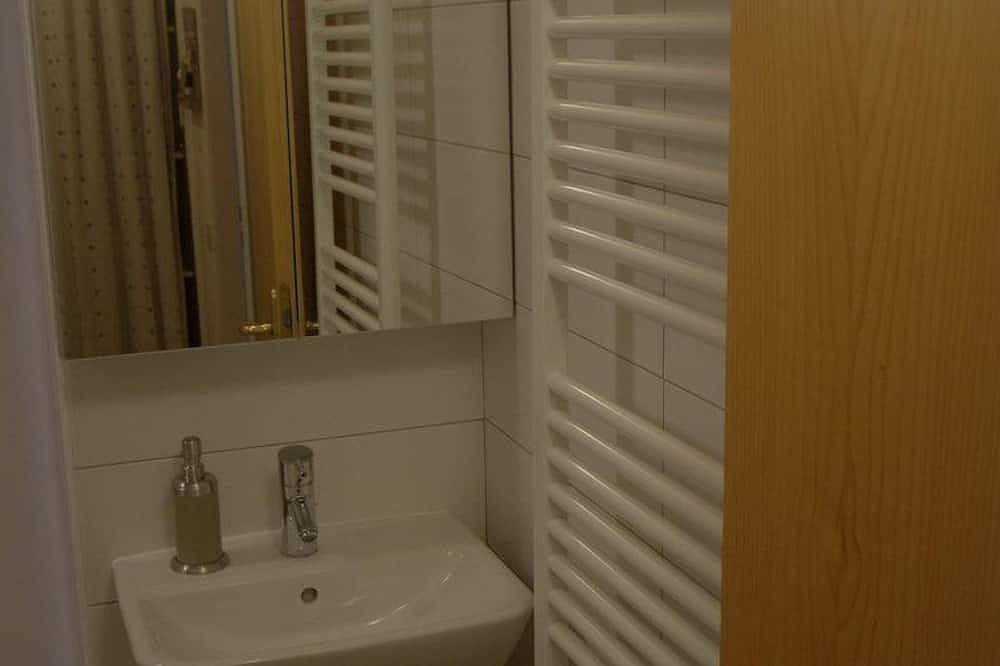 Entire apartment, Appel, Apartment - App. \"Appel\"/1 bedroom/living room/shower, Wc in Werfenweng, Tennengau