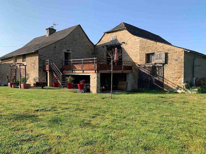 Gîte pour 6 personnes, avec Balcon et Terrasse ainsi que Jardin et Vue à Boussac (Aveyron)