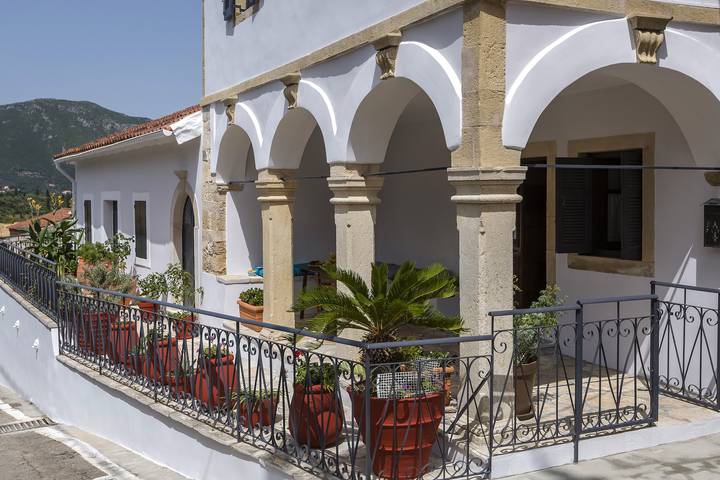 Feriehus for 7 personer, med hage på Korfu