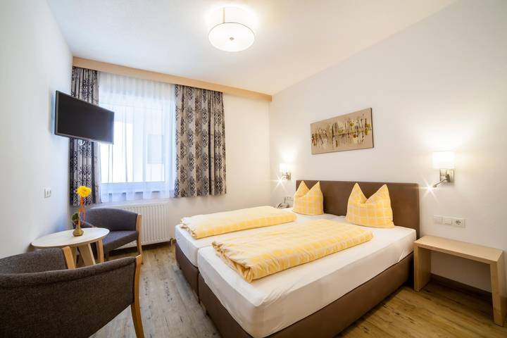 Hotel für 5 Personen, mit Sauna und Garten, kinderfreundlich in Wenns - 2