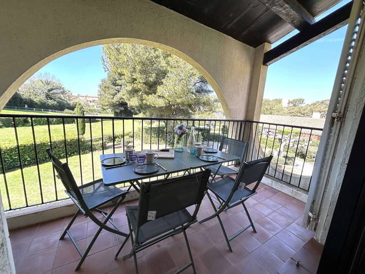 Gîte pour 4 personnes, avec Terrasse et Piscine dans La Coudoulière