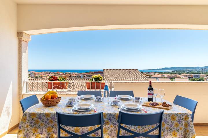 Appartamento Privato con Vista Mare Mozzafiato a La Caletta Sardegna - 2 Camere, 3 Letti, 1 Bagno in La Caletta, Siniscola
