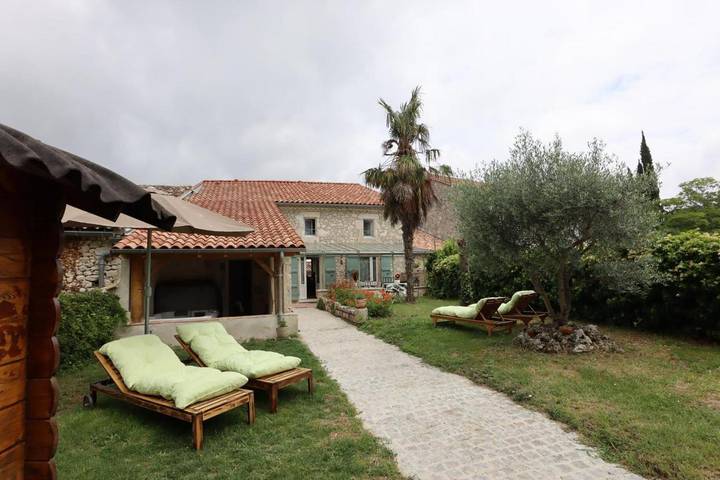 Chambre d’hôte pour 2 personnes, avec terrasse ainsi que jacuzzi et jardin dans le Lot-et-Garonne - 2