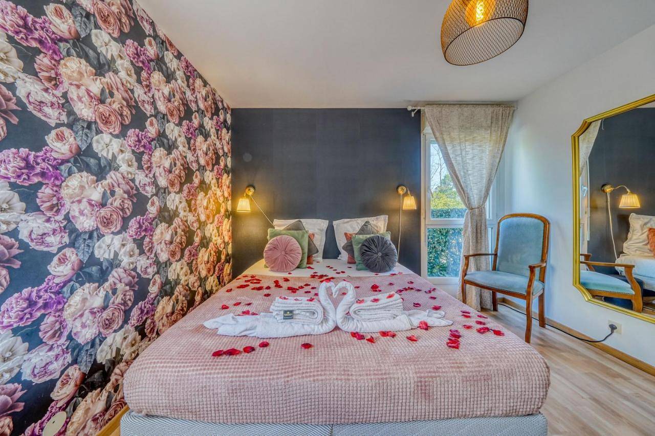 Appartement entier, Chambre d'Amour Jacuzzi Bordeaux Parking in Eysines, Région de Bordeaux