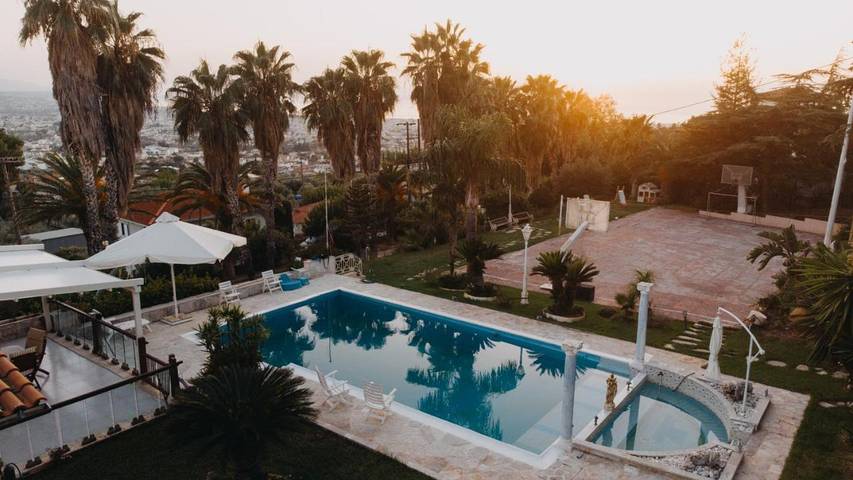 Ferienhaus für 7 Personen, mit Kinderpool und Garten sowie Ausblick und Pool in Patras