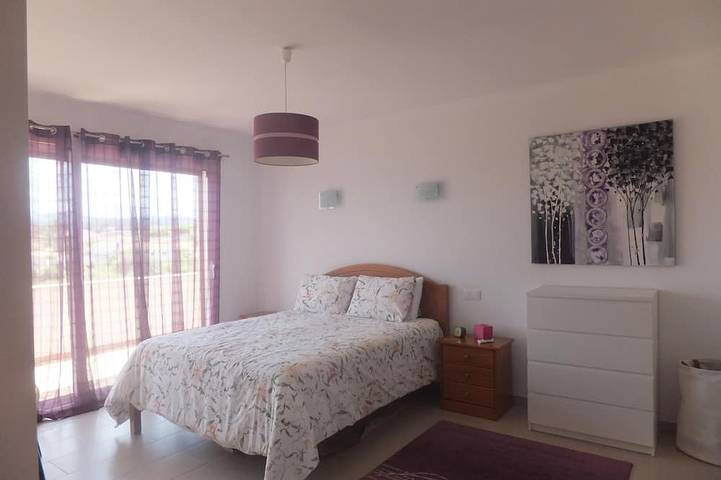 3 Bedroom villa with swimming pool in quiet village with countryside views in Évora de Alcobaça, Leiria District