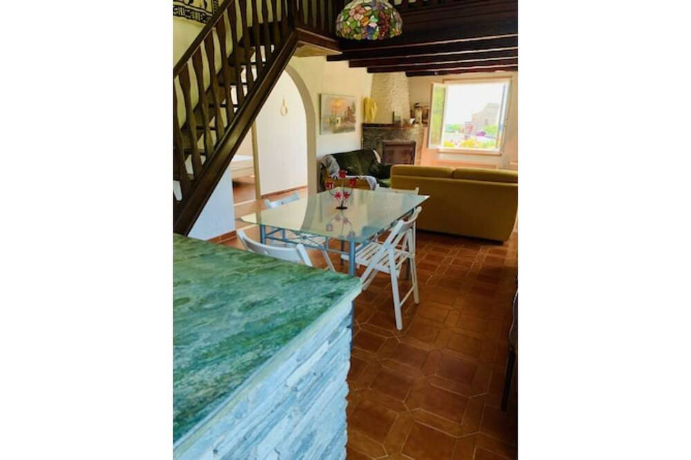 Appartement entier, 1er étage Villa El bimbo à 50 mètres de la plage de sable in Pietracorbara, Cap Corse