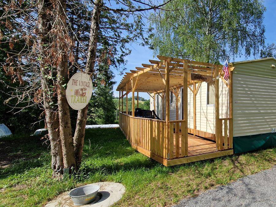 Camping La Perle - Mobilhome 6 personnes - Californie in Saint-Médard-la-Rochette, Région d'Aubussargues