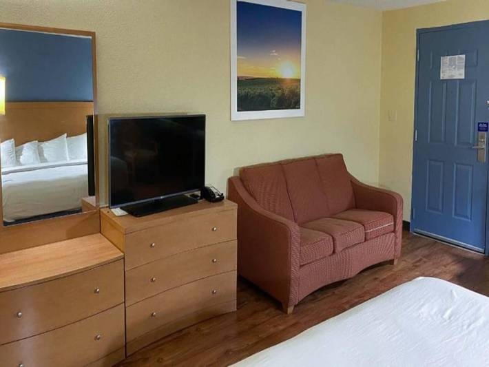 Entire apartment, Spacious Queen Bed Room|Free Wifi in Chatham County