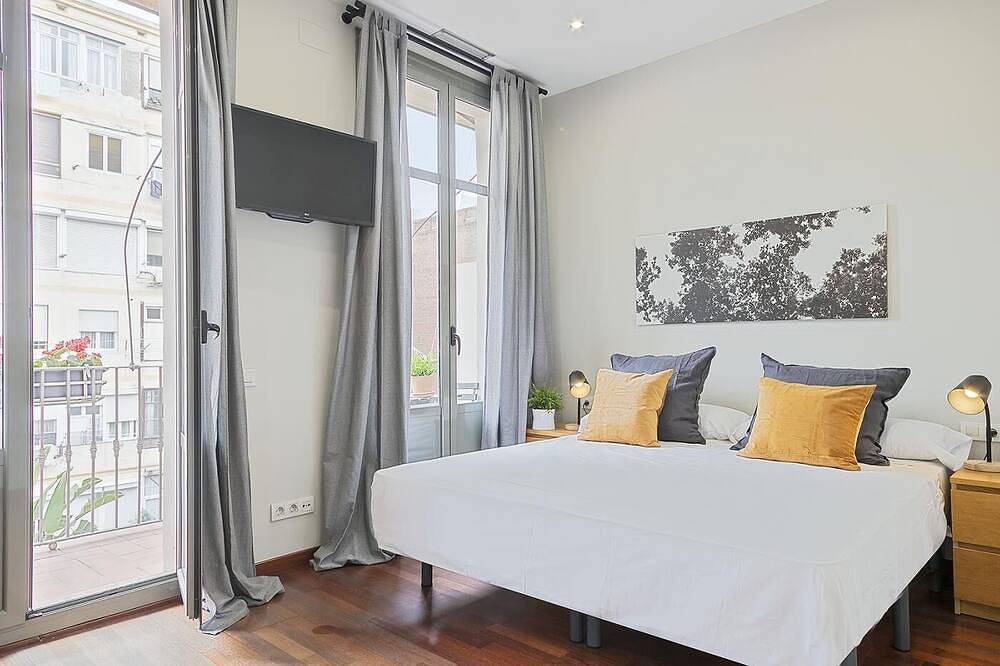 Apartamento entero, Piso recién reformado en Gràcia, para familias in Centro Barcelona, Barcelona