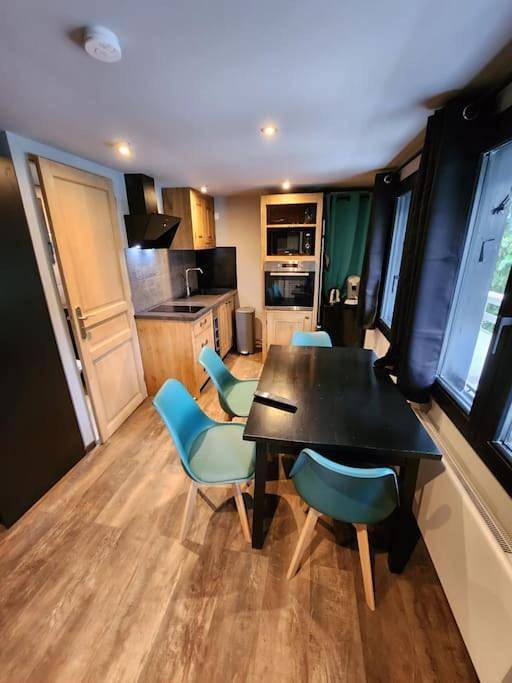 Gîte pour 2 personnes, avec Balcon ainsi que Terrasse et Jardin dans Office De Tourisme De Valmorel Et Des Vallees D Aigueblanche