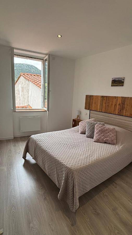 Gîte pour 5 personnes, avec vue à Maury