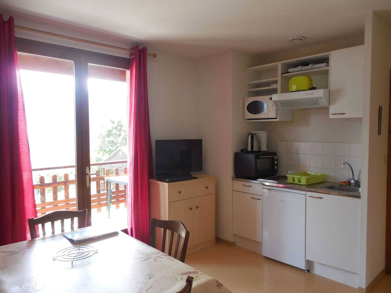 Ganze Wohnung, Gemütliche Wohnung in Ignaux, 31 m² mit Pool in Ignaux, Französische Pyrenäen