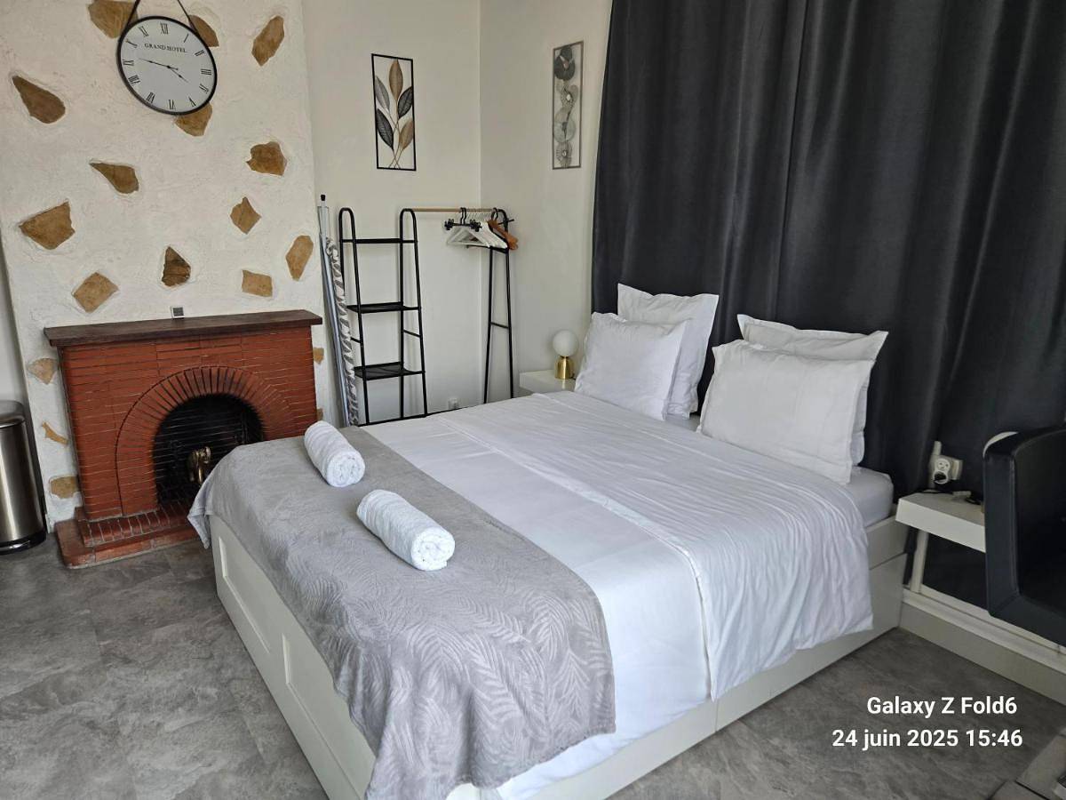 4 logements à La Trinité proche de Nice 15 mn, Monaco 20 mn et l'Italie 30 mn 2 Chambres et 2 Studios privés et indépendants in La Trinité, Côte méditerranéenne (France)