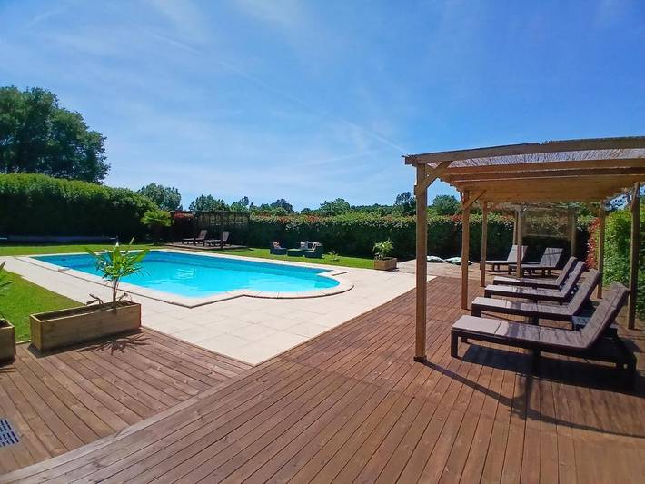 Location de vacances pour 6 personnes, avec jardin et piscine, animaux acceptés à Brux