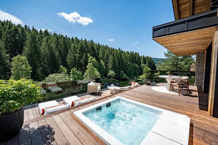 Club vacances pour 2 personnes, avec piscine et jardin ainsi que vue et sauna dans les Vosges
