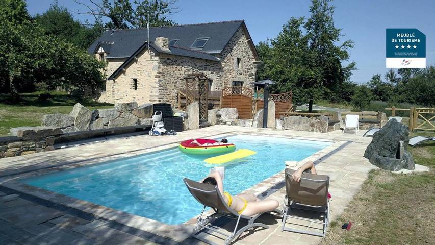 Location de vacances pour 6 personnes, avec piscine ainsi que vue et jardin à Saint-Dolay