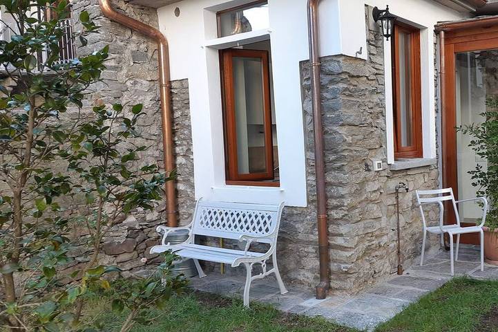 Location de vacances pour 2 personnes, avec Terrasse et Jardin dans Premeno