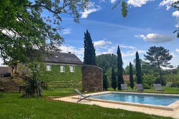 Gîte pour 11 personnes, avec jardin à Savignac