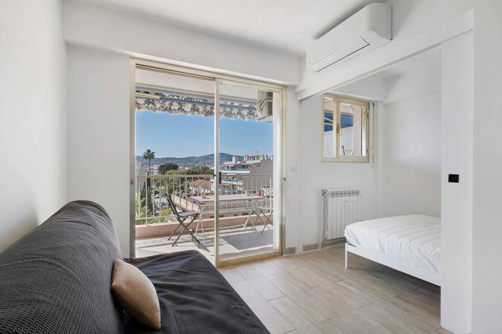 Studio für 2 Personen, mit Balkon in Antibes
