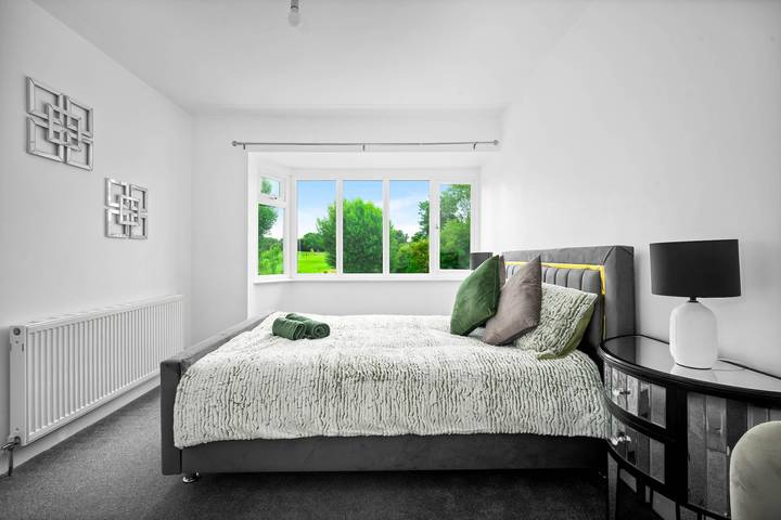 The Rock, Solihull Retreat Birmingham Airport in Solihull, Birmingham Area