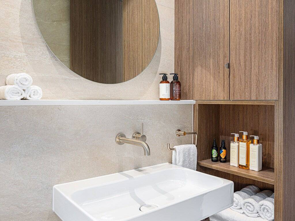 Ganze Wohnung, The Arden 2. Coogee. New Peaceful Spacious Garden Apartment, Meters to Beach in Sydney, New South Wales