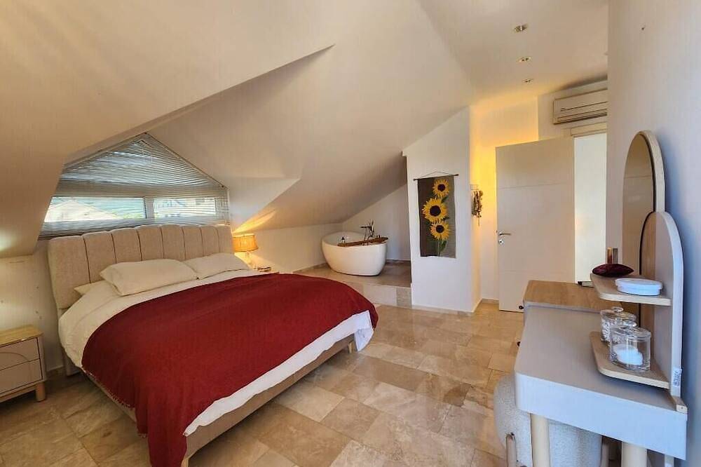 3 bed, luxurious villa with private pool and amazing views. in Fethiye, Türkische Ägäis