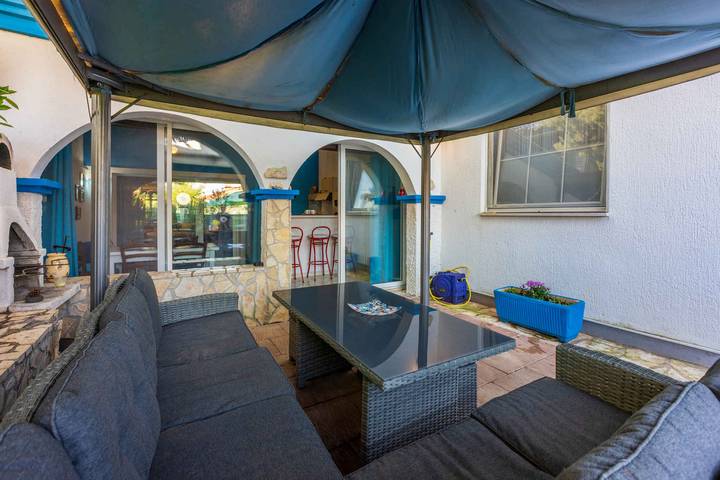 Ganze Ferienwohnung, Ferienwohnung mit gemütlicher Terrasse und Grill in Banjole, Südküste Istrien