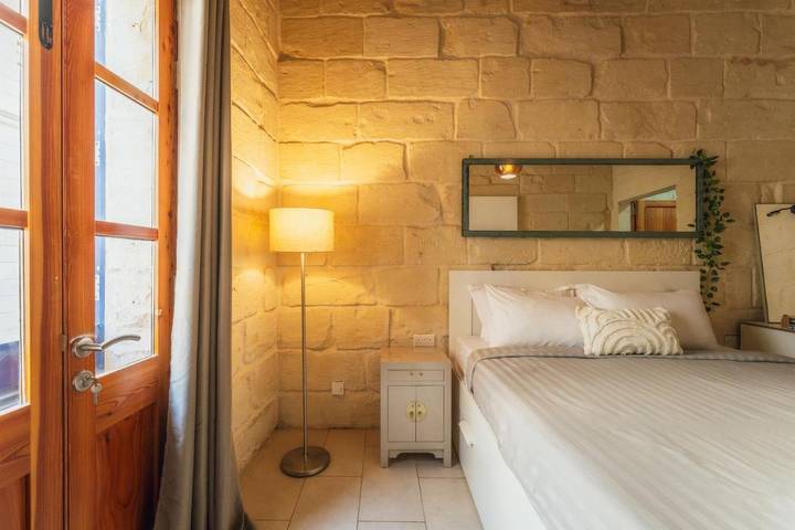 Maison d’hôte pour 2 personnes, avec terrasse ainsi que piscine et jardin à San Giljan - 2