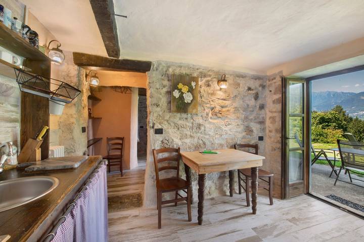 Ganze Wohnung, Apartment 'Casale La Selva Cottage Piccolo' mit Garten, Gemeinschaftspool und Wlan in Bene Lario, Como Provinz