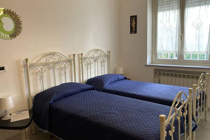 Entire apartment, Cozy Apt for 4/6 persons near the sea well linked with the center of Rome in Ostia, Rome