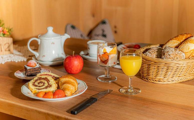 Chambre d’hôte pour 2 personnes, avec vue et jardin, adapté aux familles à Wolkenstein - 3