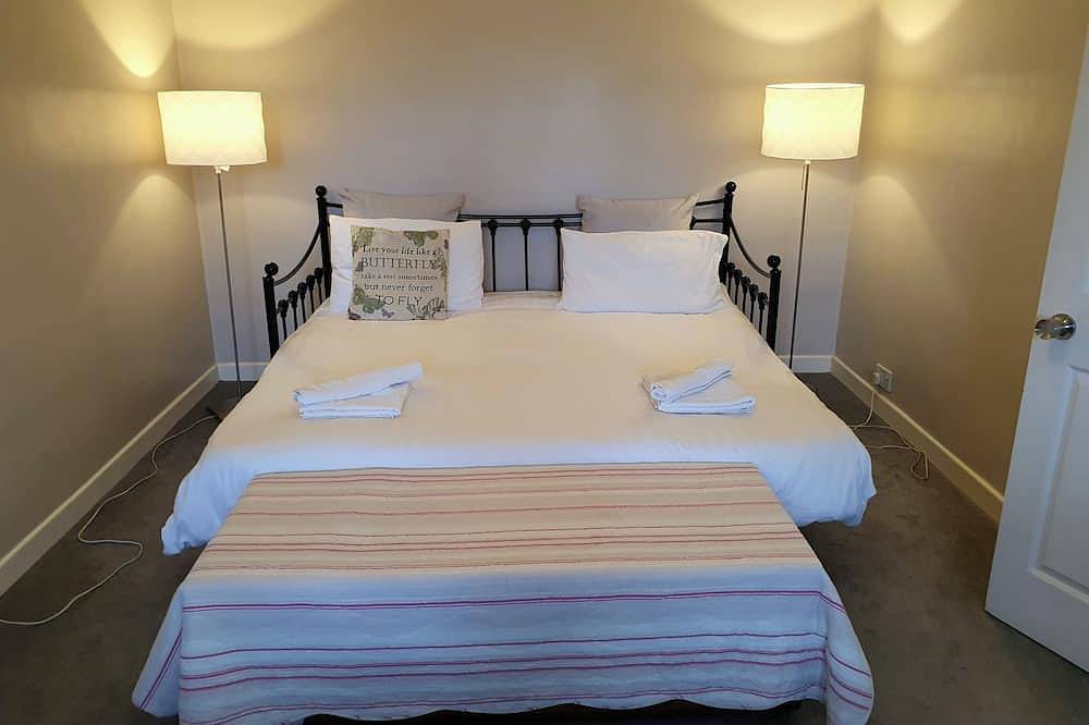 Spacious Island beach house. w/Hot Tub in Mersea Island, Colchester