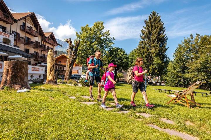 Hotel para 4 personas, con jardín y sauna además de jacuzzi y piscina - 1