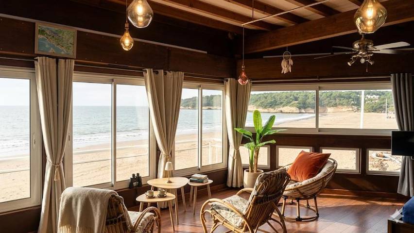 Gîte pour 4 personnes, avec jardin et vue, adapté aux familles dans Plage De L Arneche Meschers Sur Gironde - 4